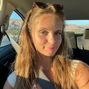 Meet your Posher, Anisa